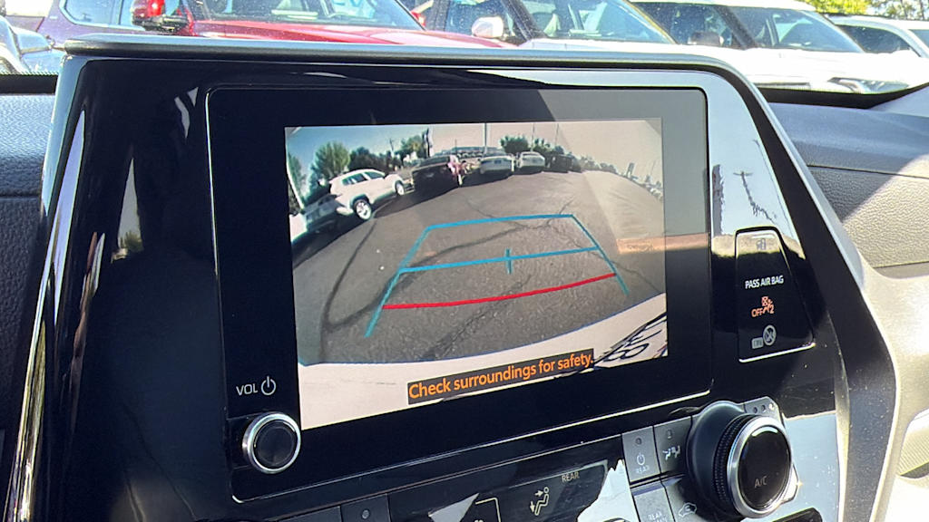 Thumbnail: 2023 Toyota Highlander - 25