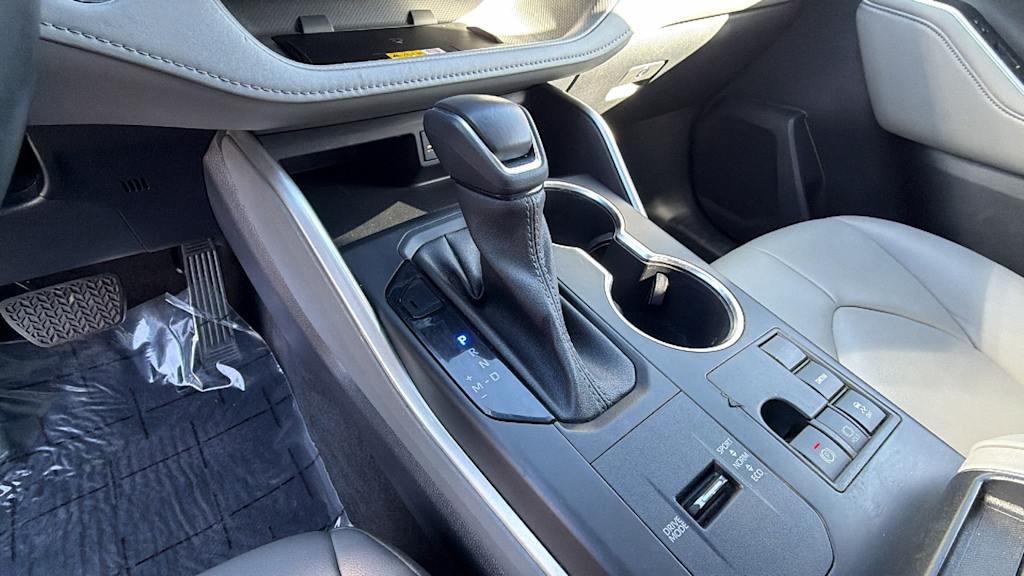 Thumbnail: 2023 Toyota Highlander - 16