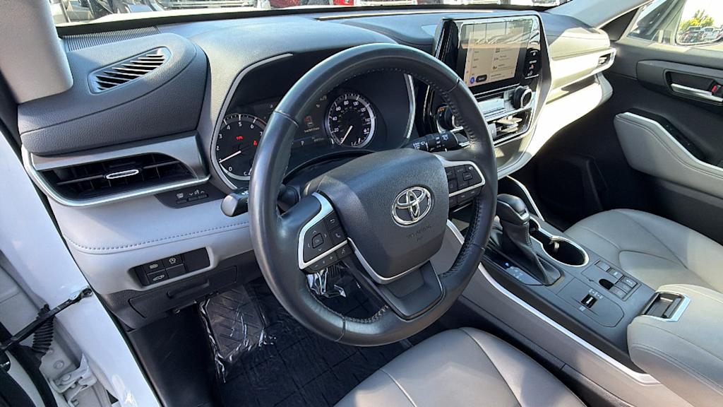 Thumbnail: 2023 Toyota Highlander - 2