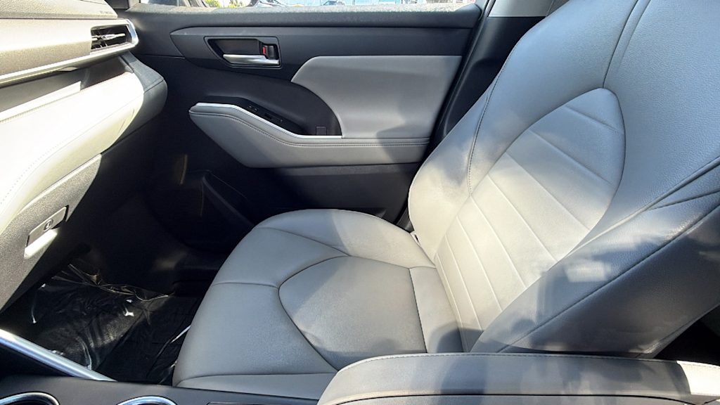 Thumbnail: 2023 Toyota Highlander - 11