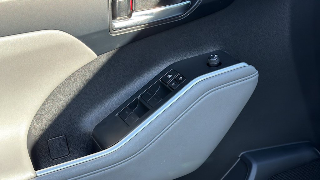 Thumbnail: 2023 Toyota Highlander - 28