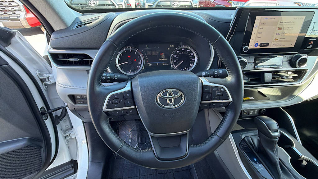 Thumbnail: 2023 Toyota Highlander - 9