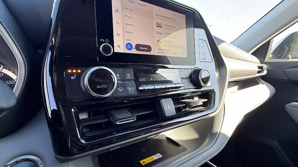 Thumbnail: 2023 Toyota Highlander - 15