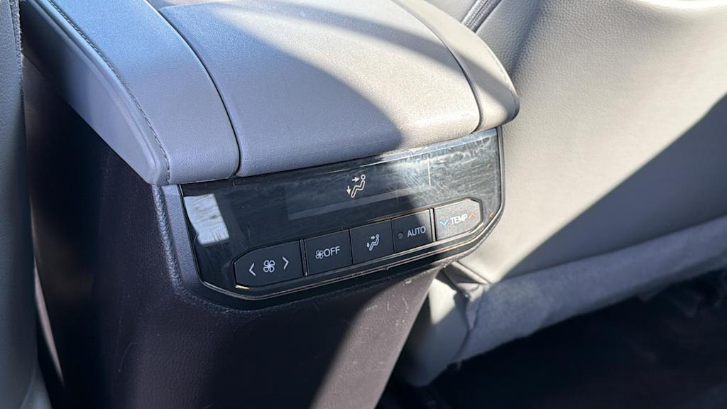 Thumbnail: 2023 Toyota Highlander - 30