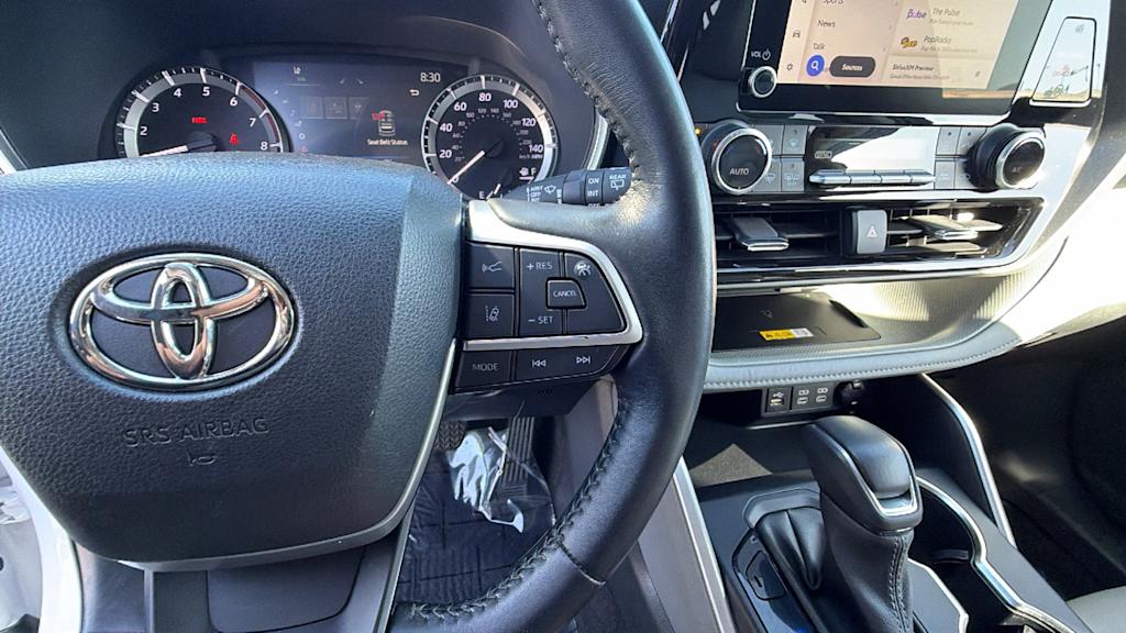 Thumbnail: 2023 Toyota Highlander - 13