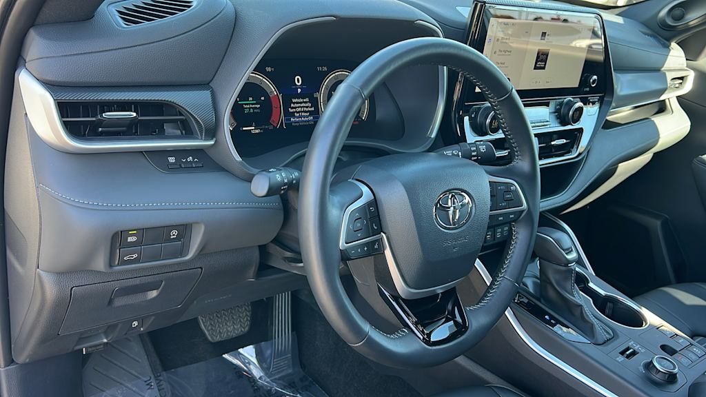 Thumbnail: 2025 Toyota Highlander - 2
