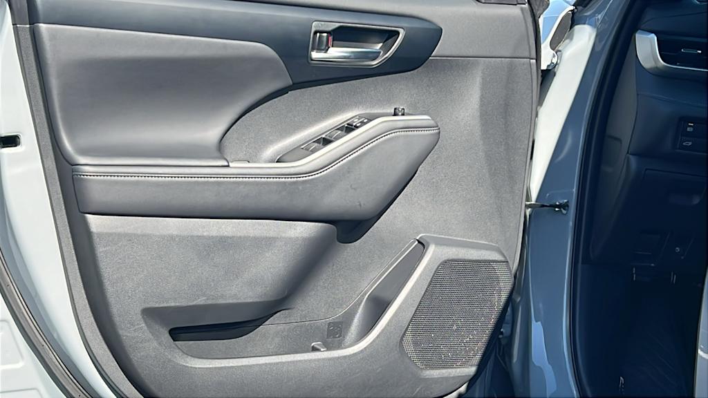 Thumbnail: 2025 Toyota Highlander - 29