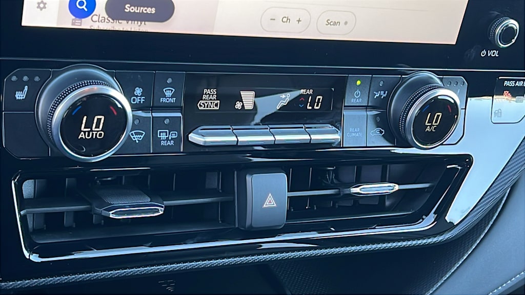 Thumbnail: 2025 Toyota Highlander - 23