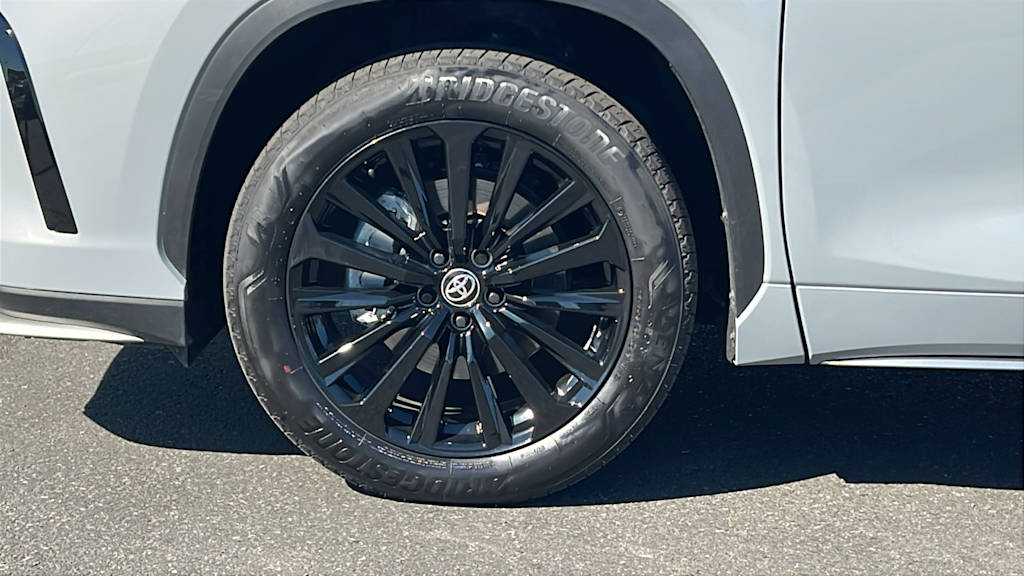 Thumbnail: 2025 Toyota Highlander - 8
