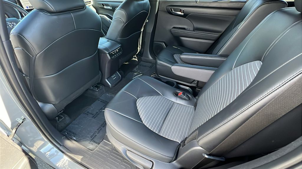 Thumbnail: 2025 Toyota Highlander - 12