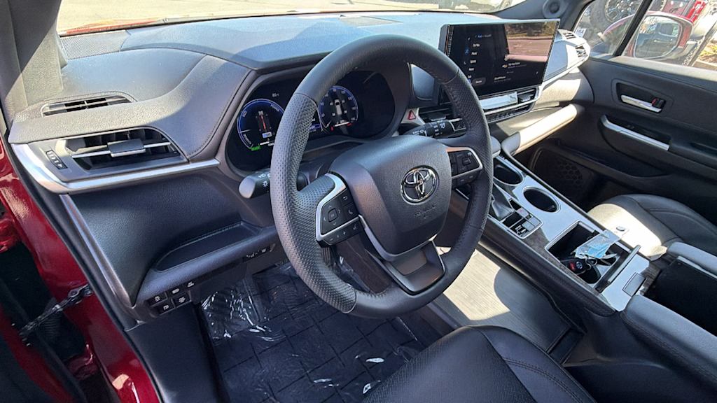 Thumbnail: 2025 Toyota Sienna - 2