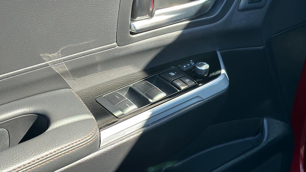 Thumbnail: 2025 Toyota Sienna - 27