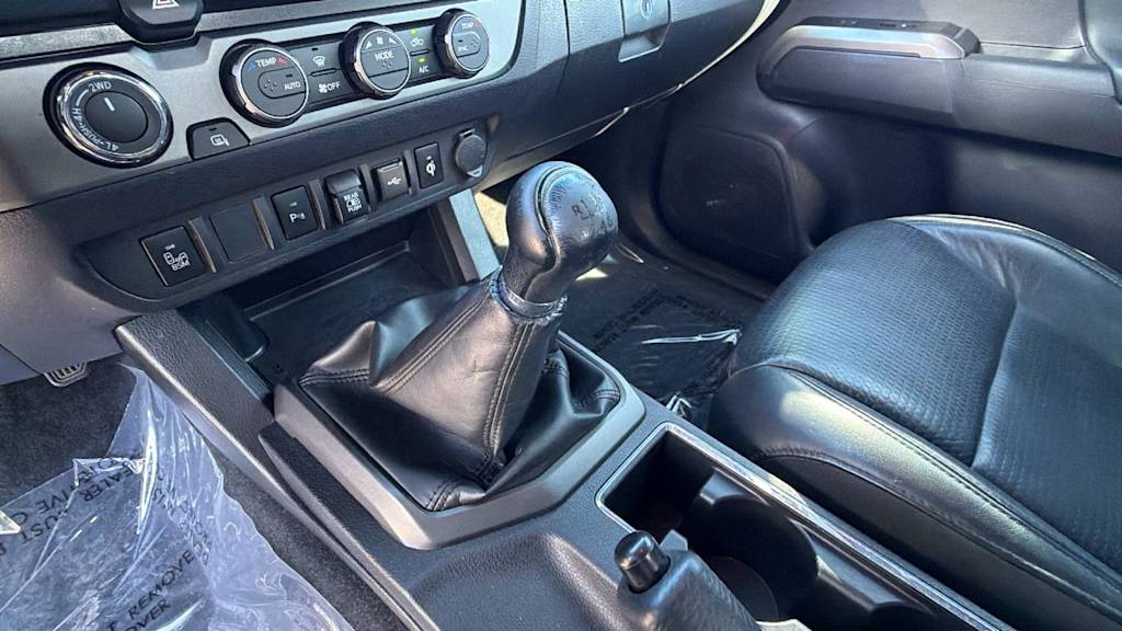 Thumbnail: 2020 Toyota Tacoma - 15