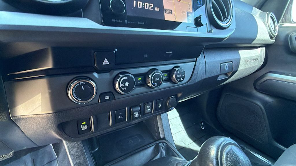 Thumbnail: 2019 Toyota Tacoma - 21