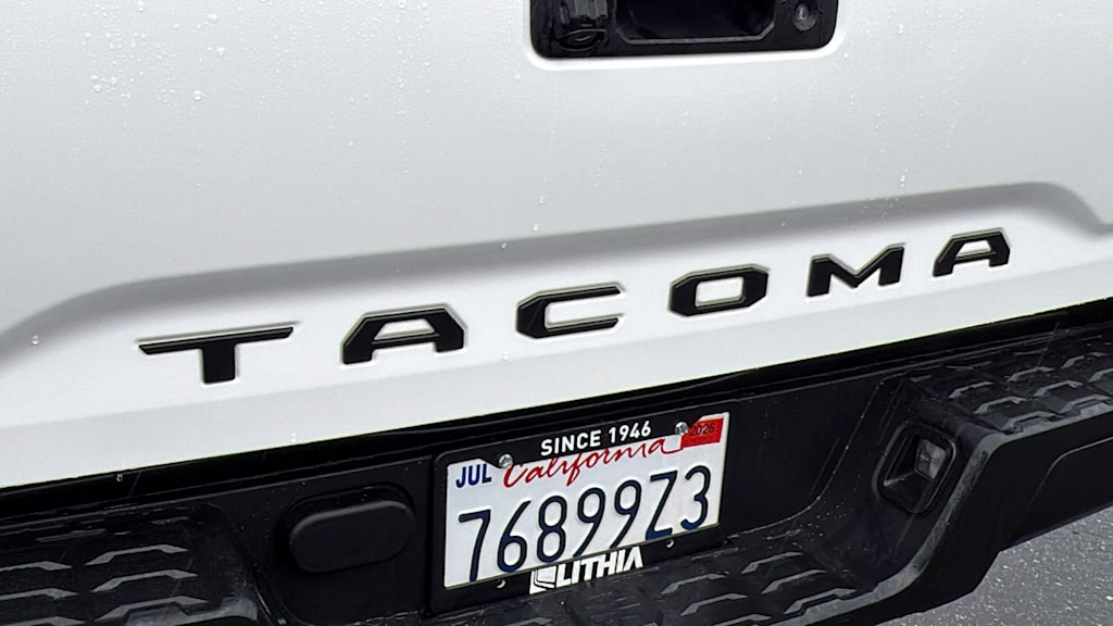 Thumbnail: 2018 Toyota Tacoma - 7