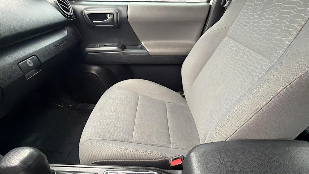 Thumbnail: 2018 Toyota Tacoma - 11