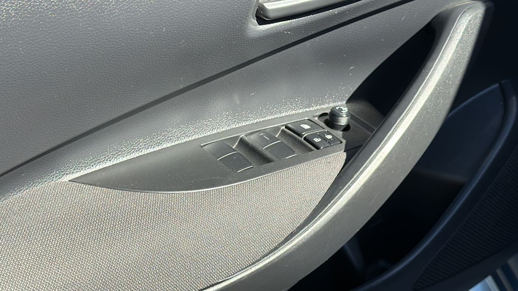 Thumbnail: 2023 Toyota Corolla - 28