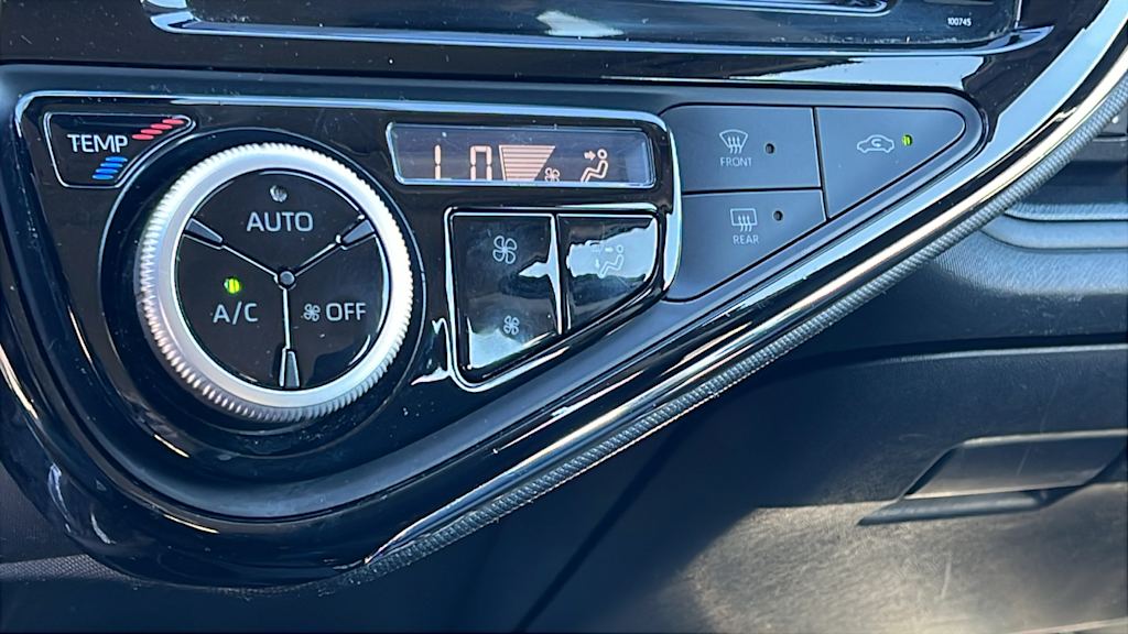 Thumbnail: 2018 Toyota Prius c - 21