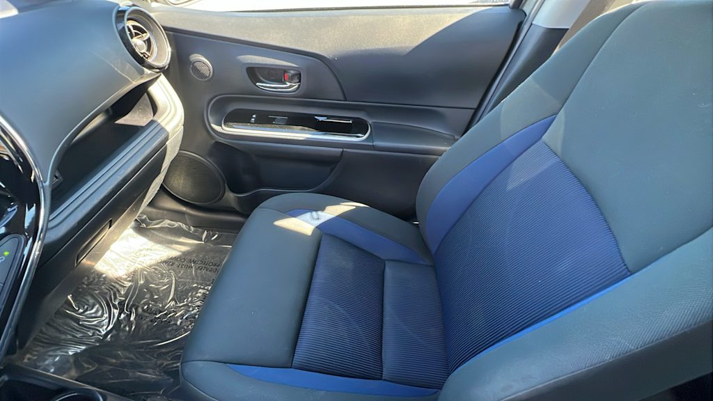 Thumbnail: 2018 Toyota Prius c - 11
