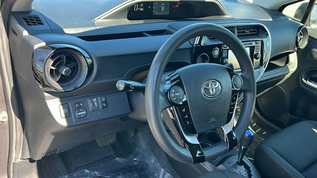 Thumbnail: 2018 Toyota Prius c - 2
