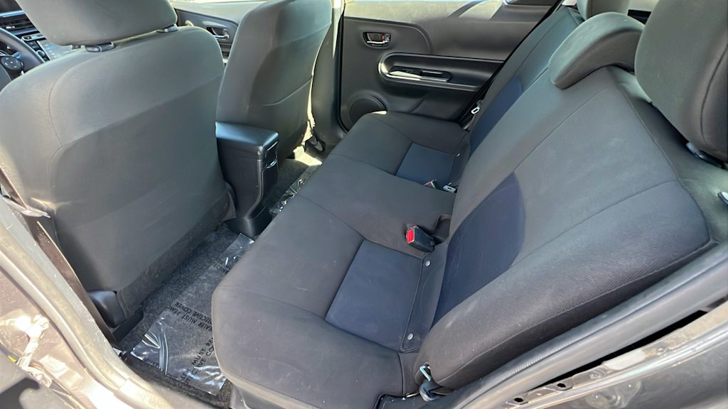 Thumbnail: 2018 Toyota Prius c - 12
