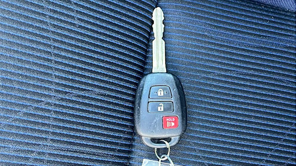 Thumbnail: 2018 Toyota Prius c - 30