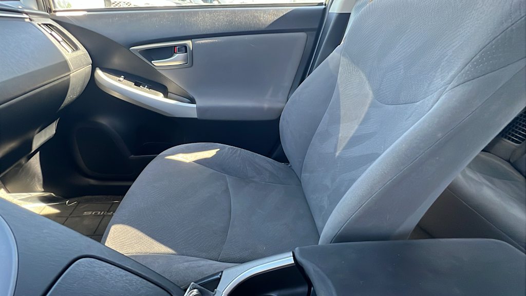 2012 Toyota Prius Three 10
