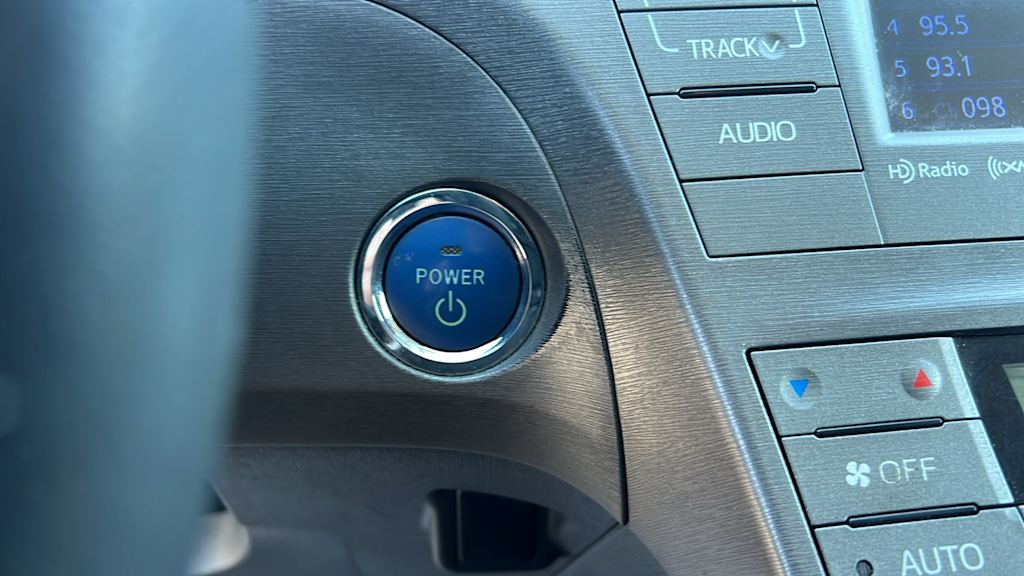 2012 Toyota Prius Three 24