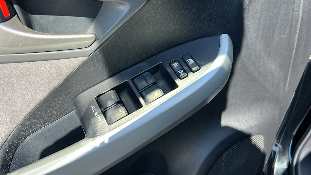 2012 Toyota Prius Three 27