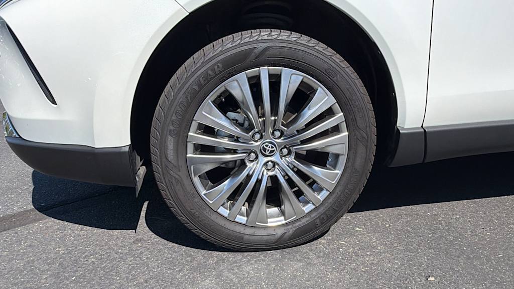 Thumbnail: 2022 Toyota Venza - 8