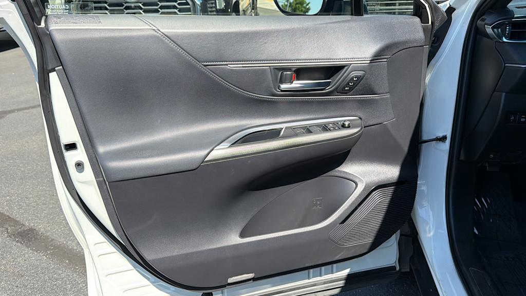 Thumbnail: 2022 Toyota Venza - 29