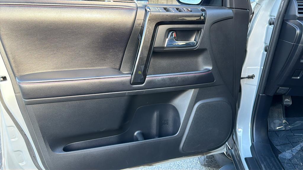 Thumbnail: 2017 Toyota 4Runner - 29