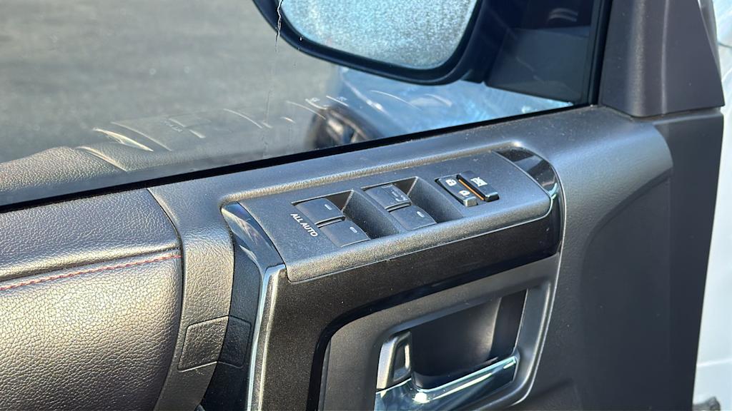 Thumbnail: 2017 Toyota 4Runner - 28