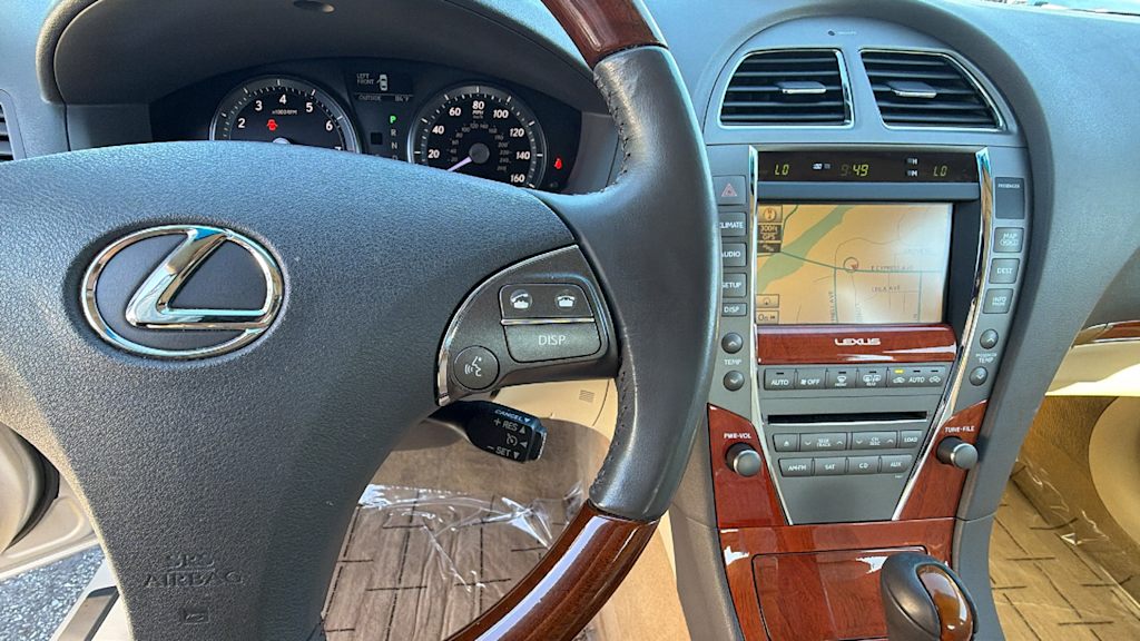 Thumbnail: 2011 Lexus ES - 12