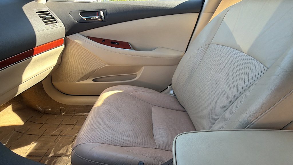 Thumbnail: 2011 Lexus ES - 10