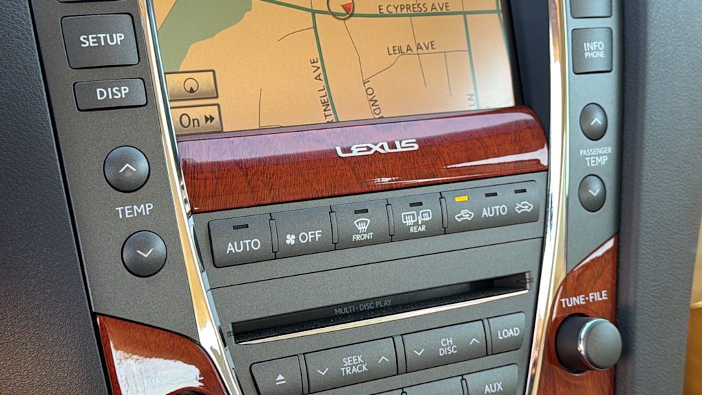 Thumbnail: 2011 Lexus ES - 14