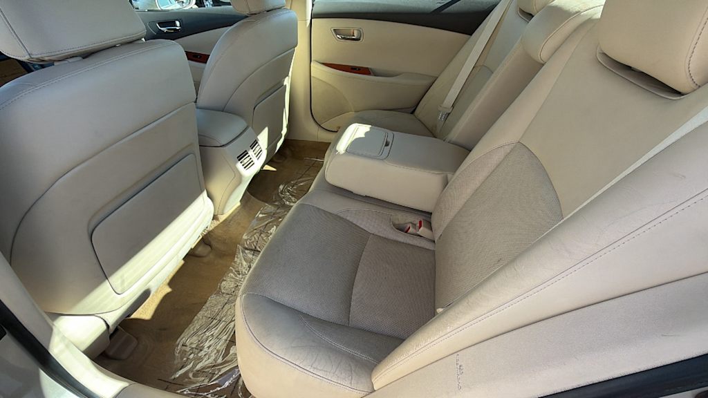 Thumbnail: 2011 Lexus ES - 11