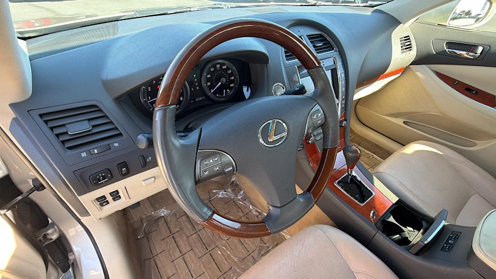 Thumbnail: 2011 Lexus ES - 2