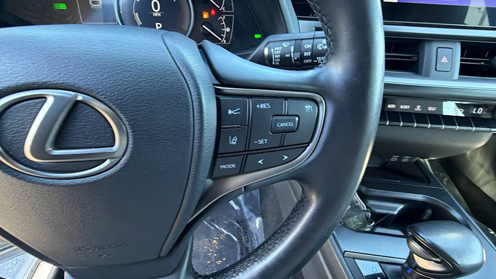 Thumbnail: 2023 Lexus UX - 27