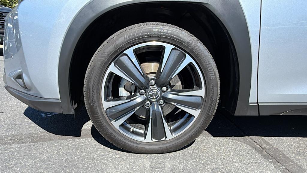Thumbnail: 2023 Lexus UX - 8