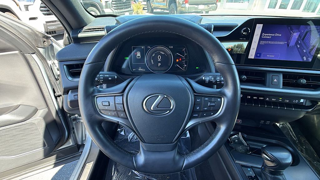 Thumbnail: 2023 Lexus UX - 9