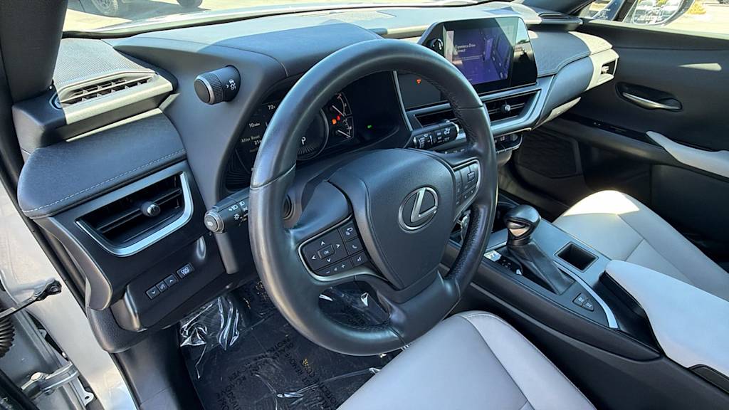Thumbnail: 2023 Lexus UX - 2
