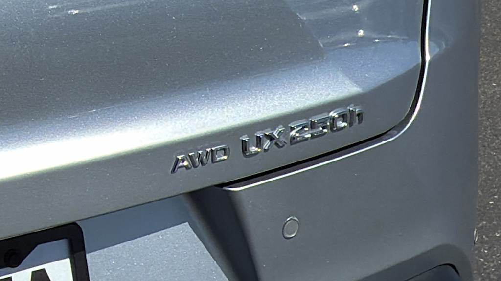 Thumbnail: 2023 Lexus UX - 7