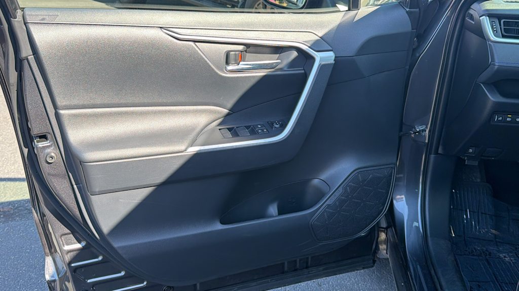 Thumbnail: 2025 Toyota RAV4 - 29