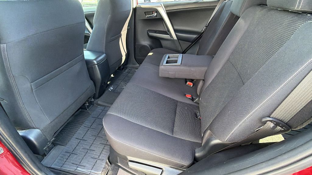 Thumbnail: 2018 Toyota RAV4 - 12