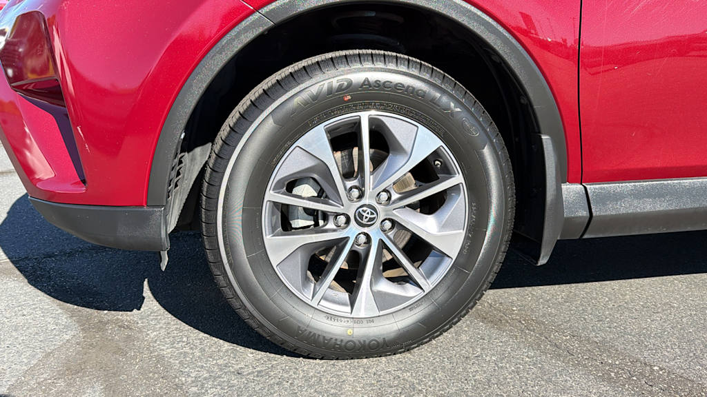 Thumbnail: 2018 Toyota RAV4 - 8