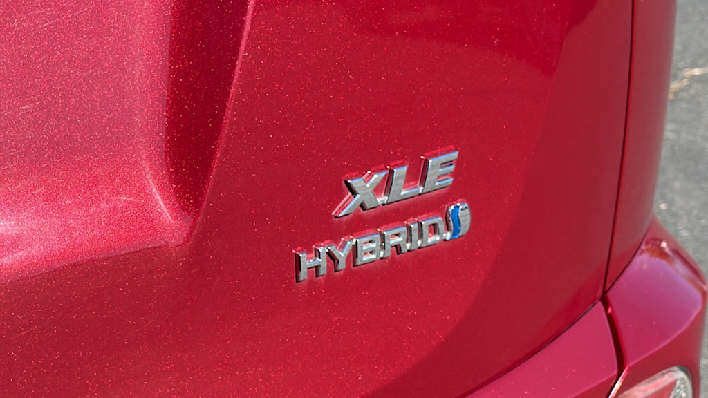 Thumbnail: 2018 Toyota RAV4 - 30