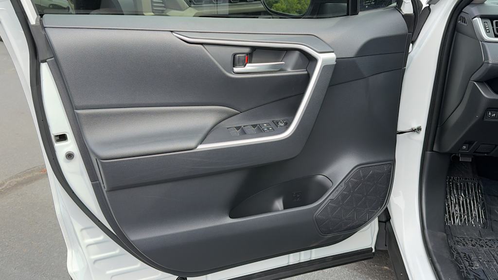 Thumbnail: 2025 Toyota RAV4 - 29