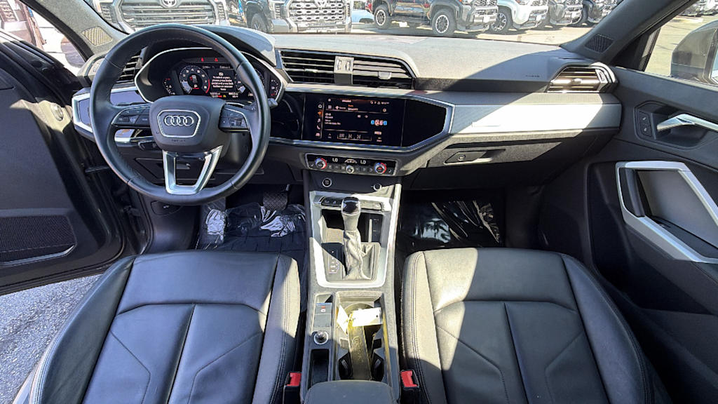 Thumbnail: 2022 Audi Q3 - 12