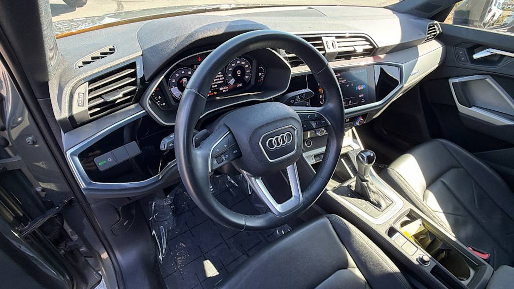 Thumbnail: 2022 Audi Q3 - 2